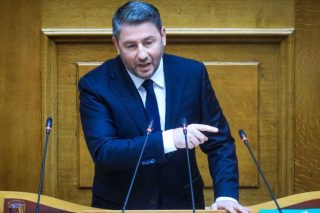 ΠΑΣΟΚ: Κυβέρνηση σε αποδρομή